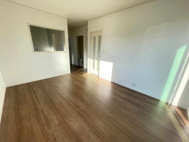 居室・リビング　同物件別部屋