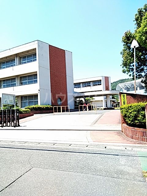 【田原市片西のアパートの中学校】