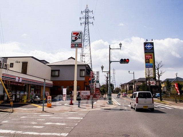 【サニーヒル長坂のコンビニ】