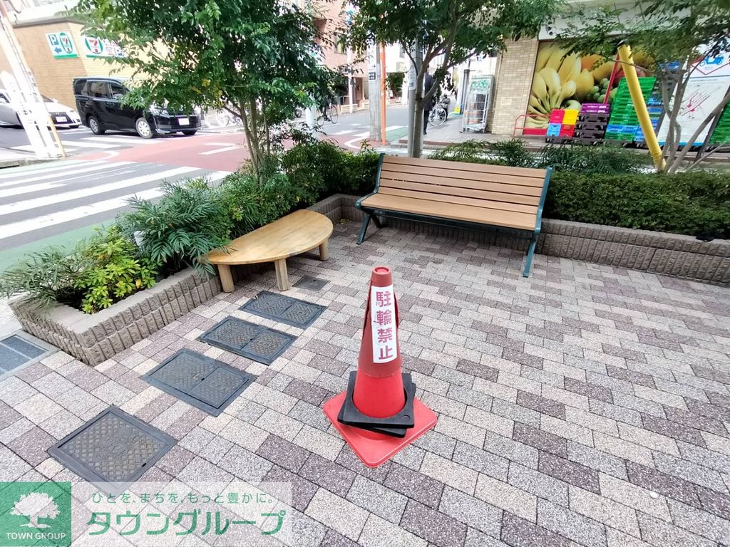 【横浜市保土ケ谷区帷子町のマンションのエントランス】