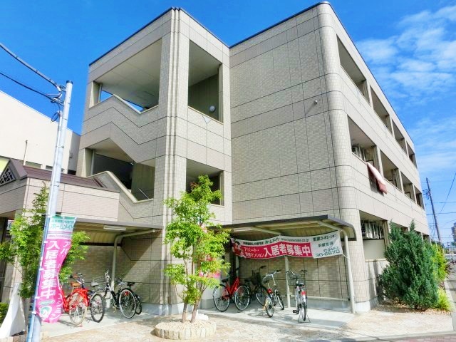 平塚市馬入本町のマンションの建物外観