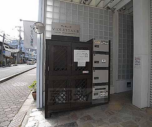 【京都市東山区西御門町のマンションのエントランス】