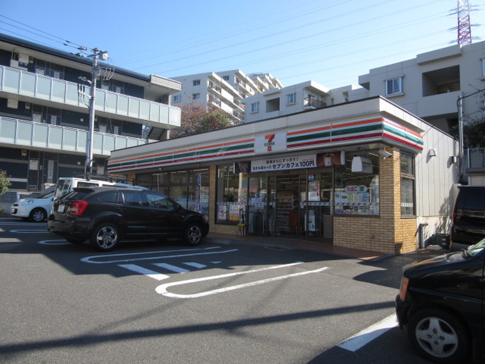 コンビニ　セブンイレブン（コンビニ）まで800m