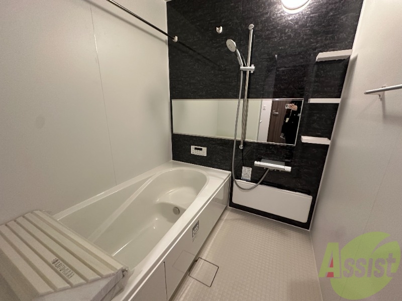 バス・シャワールーム　バスルームは追い焚きなど便利な機能が付いてます。