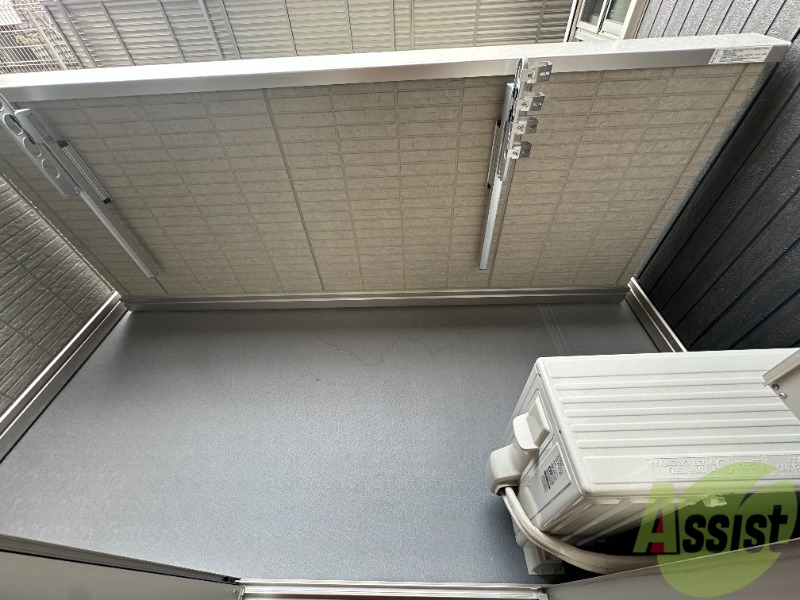 バルコニー　洗濯物を干すスペースもあるので晴れた日は外で干せますね。