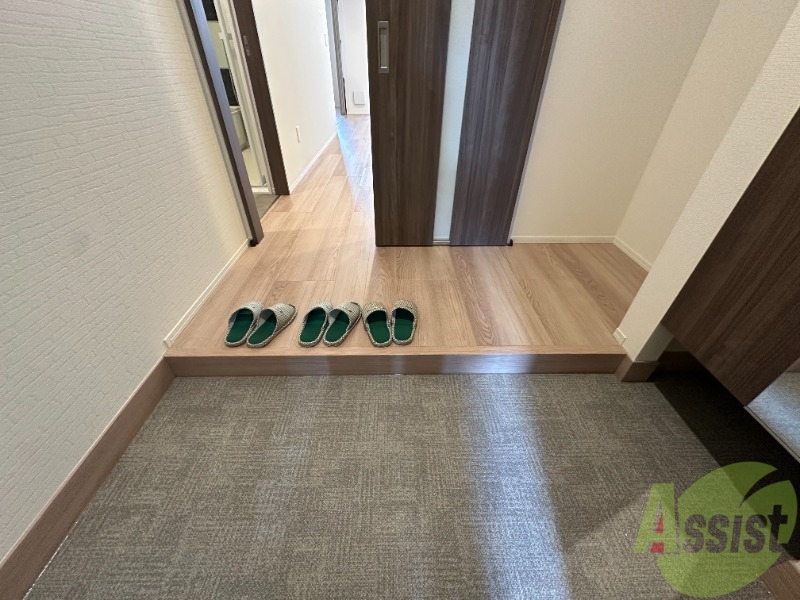 玄関　こちらが玄関です、広いので使いやすそうですね。