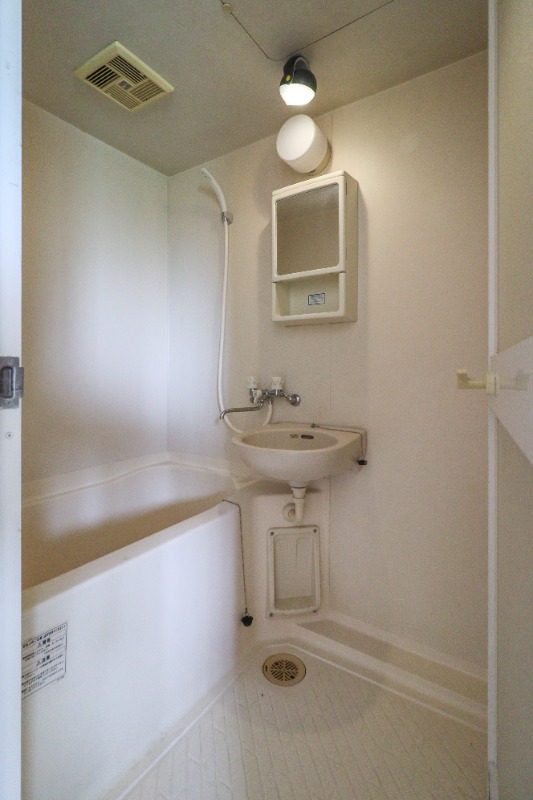 バス・シャワールーム　図面と現状に相違がある場合には現状を優先