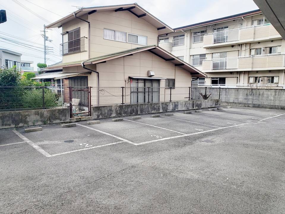 駐車場　駐車場