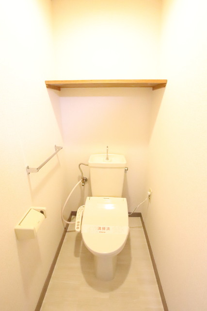 トイレ　トイレには温水洗浄便座もついております♪