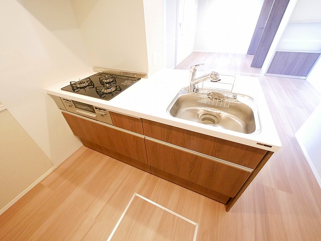 キッチン　広々したキッチンで掃除もラクラク