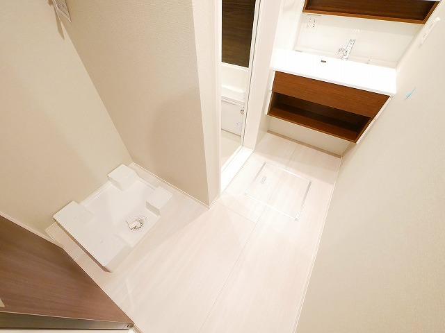 洗面設備　ゆったりとスペースのある洗面所