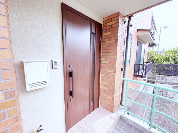 セキュリティ　来訪者の確認のできるモニタ付インターホン