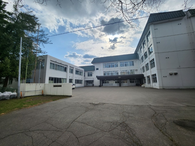 中学校　帯広市立翔陽中学校（中学校）まで546m