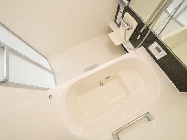 バス・シャワールーム　落ち着いた空間のお風呂です