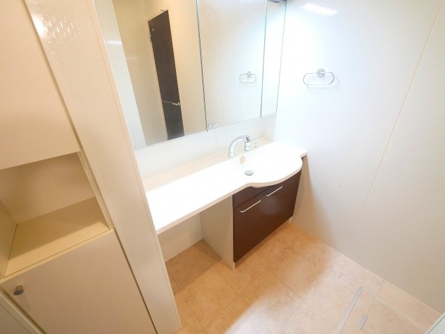 洗面設備　使いやすい洗面所です