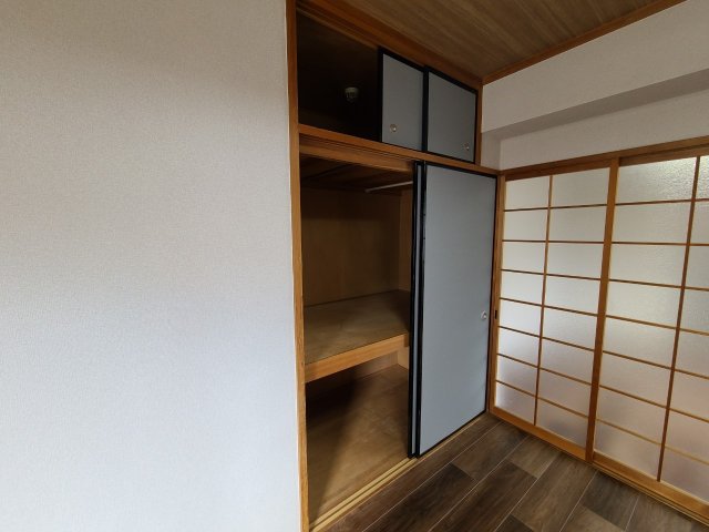 収納　メゾンパール泉