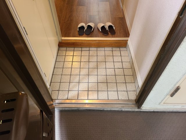 玄関　メゾンパール泉