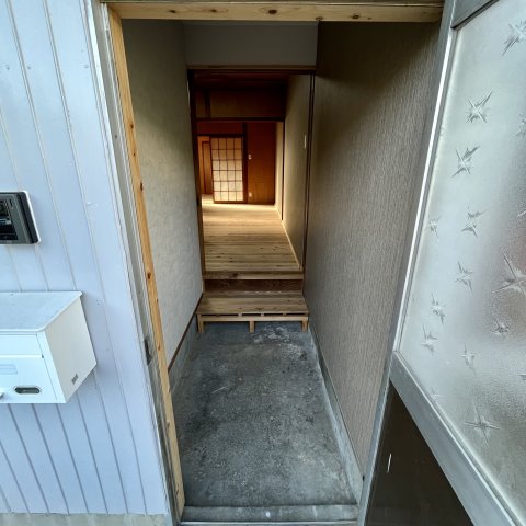 北陸本線 長浜駅 徒歩7分 2階建 築37年の玄関写真
