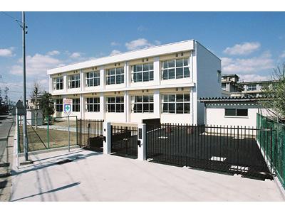 小学校　扶桑町立柏森小学校（小学校）まで657m