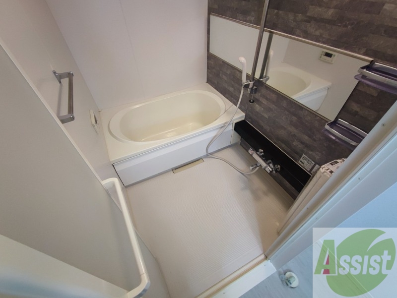 バス・シャワールーム　ユニットバスです。疲れを癒すのに欠かせませんね！