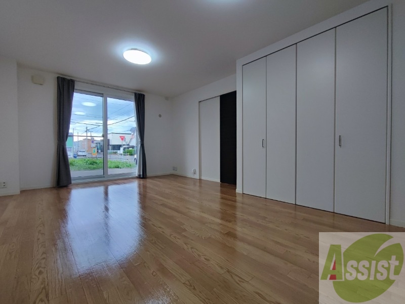 居室・リビング　広くてキレイなお部屋が広がっていて、充実した生活が送れそう。