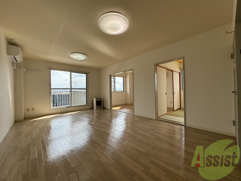 居室・リビング　広くてキレイなお部屋が広がっていて、充実した生活が送れそう。