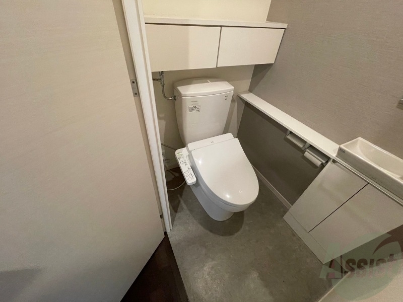 トイレ　トイレには手洗い場も付いていて便利です。