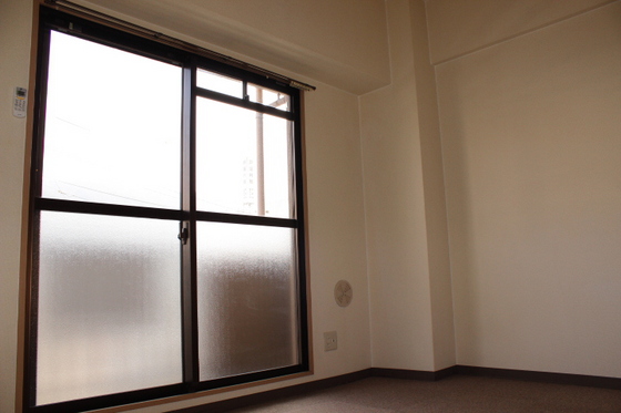 居室・リビング　※別号室の写真です。