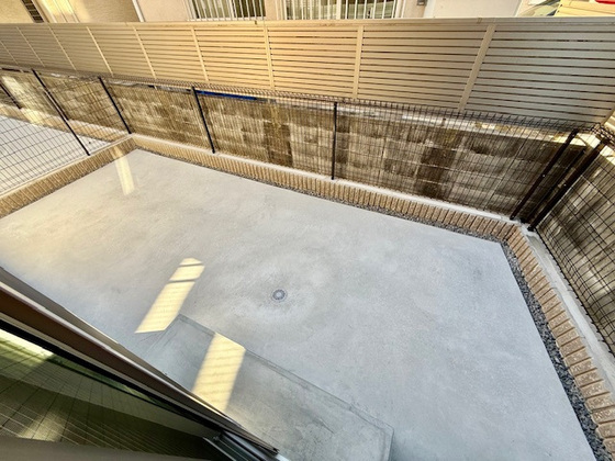 バルコニー　※掲載写真は同マンション別部屋参考写真となります。