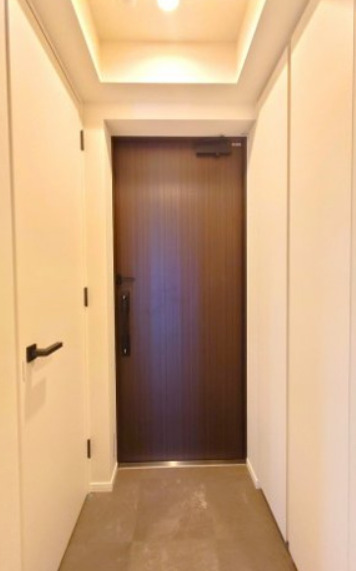 玄関　※別部屋の参考写真です。