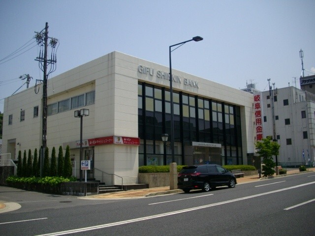 銀行　岐阜信用金庫中津川支店（銀行）まで219m