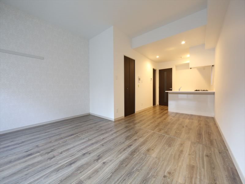 居室・リビング　洋室18.8帖　カウンターキッチン　ウォークインクローゼット