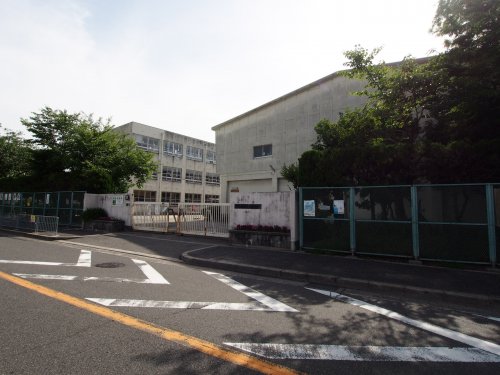 小学校　堺市立東深井小学校（小学校）まで405m