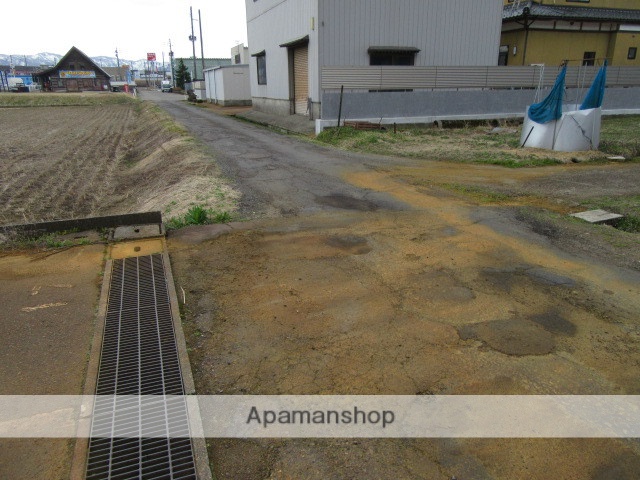 その他　前面道路（その他）まで0m