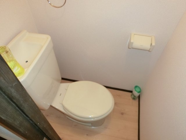 トイレ　同タイプの室内写真です。現況を優先させて頂きます。