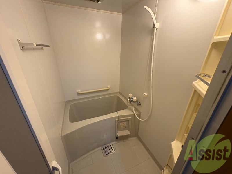 バス・シャワールーム　お風呂になります。一日の疲れを癒してくださいね。