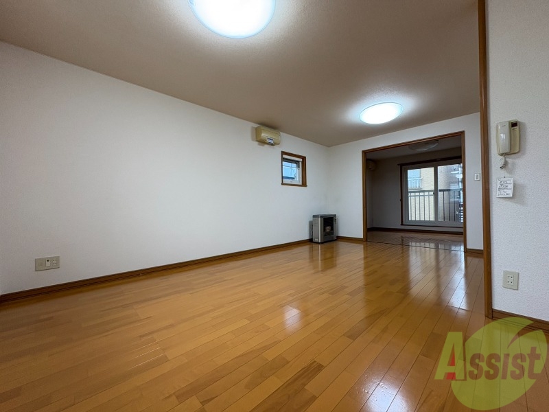 居室・リビング　広くてきれいなリビングです！快適に過ごせそうですね。