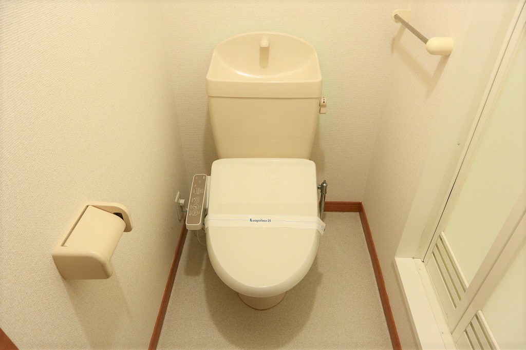 トイレ　温水洗浄便座