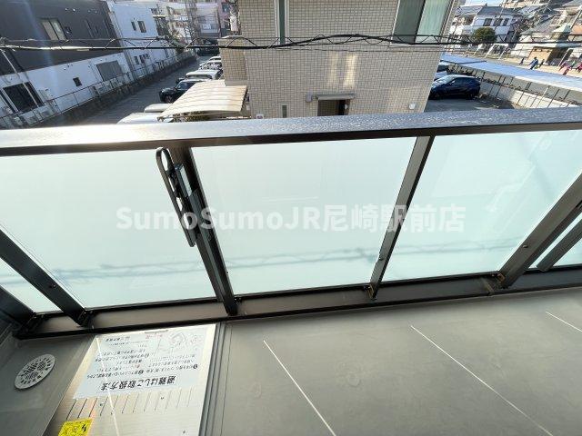 バルコニー　暖かな日差しのふりそそぐバルコニー