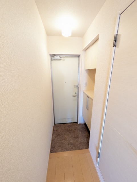 玄関　※クリーニング前の写真です