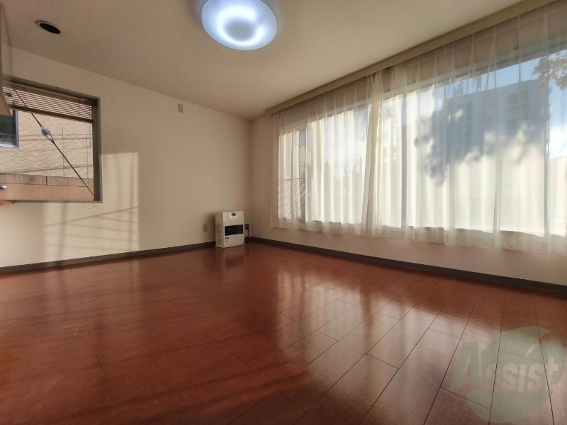 居室・リビング　広々としたリビングですね。使い勝手がよさそうですね！