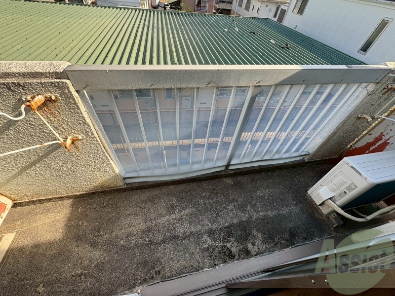 バルコニー　こちらはバルコニーになります。物干し設置可能です。