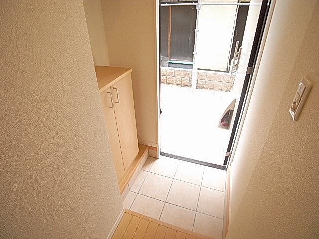玄関　※写真は類似物件となります