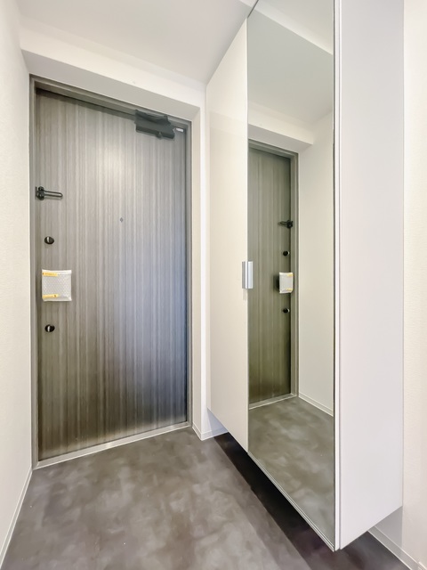 玄関　※写真は同タイプ住戸です。