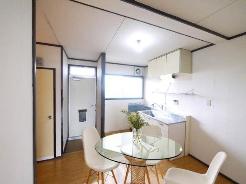 居室・リビング　CGで家具等を配置したもので家具等は含まれません