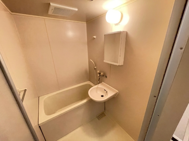 バス・シャワールーム　５０２号室のお部屋です。