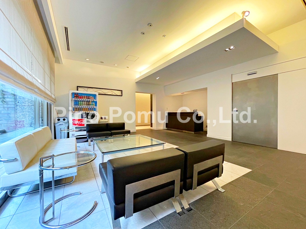 スーパー　マルエツプチ渋谷鶯谷町店（スーパー）まで261m