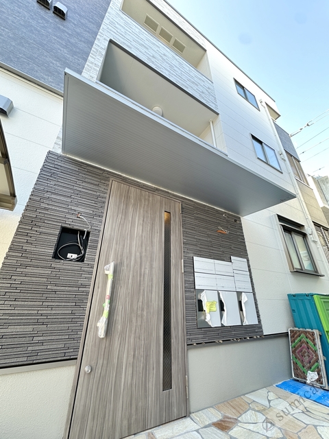 エントランス　オートロック・防犯カメラ・宅配ボックス完備♪♪