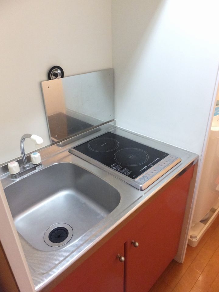 キッチン　２口ラジエントヒーター設置済み