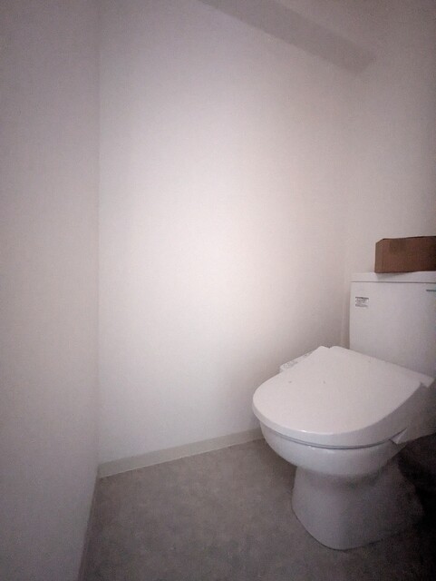 トイレ　※現在建築中　３０３号室モデルルームの写真です